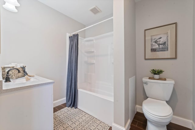 405 7th St S, Virginia, MN 55792 - bathroom featuring wood finished floors, toilet, shower / bathtub combination with curtain, baseboards, and a sink