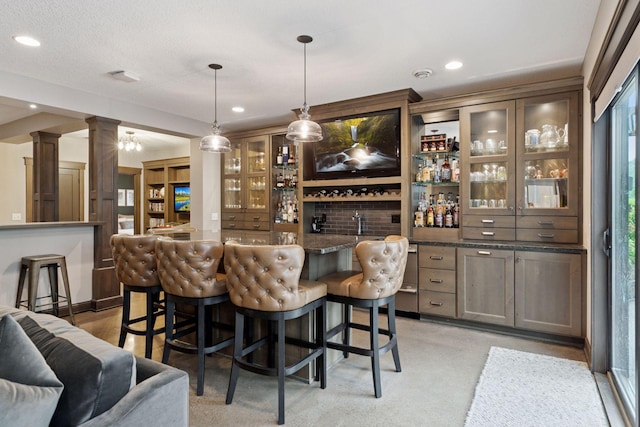 1432 25th St, Saint Joseph Twp, WI 54082 - indoor wet bar featuring decorative columns, recessed lighting, and decorative light fixtures