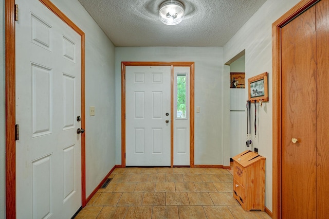 106 4th Ave NW, Rice, MN 56367 - entryway featuring a textured ceiling and baseboards