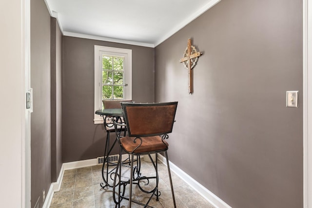 808 4th St SW, Austin, MN 55912 - living area featuring crown molding and baseboards