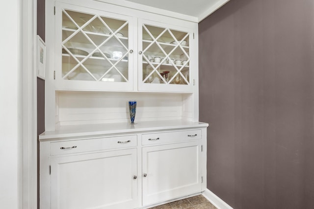 808 4th St SW, Austin, MN 55912 - detailed view of baseboards
