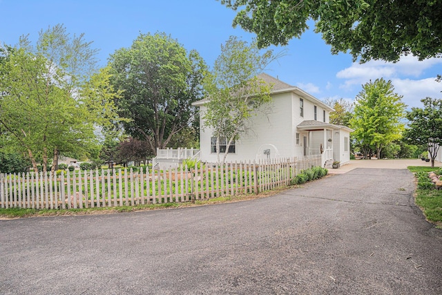 102 Walnut Ave, Luverne, MN 56156 - view of property exterior with a fenced front yard