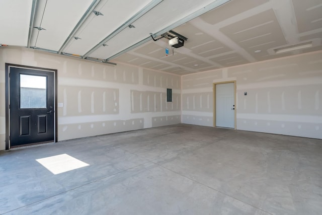 3203 Scotch Ln, Mankato, MN 56001 - garage featuring a garage door opener