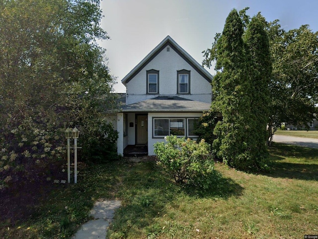 808 Franklin Ave, Wabasha, MN 55981 - view of front facade featuring a front lawn and stucco siding
