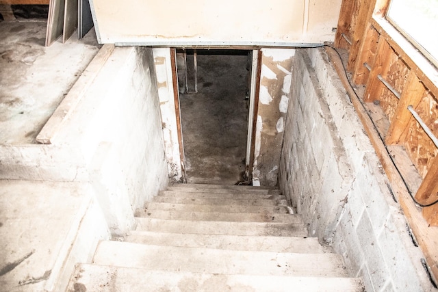 808 Franklin Ave, Wabasha, MN 55981 - view of stairway