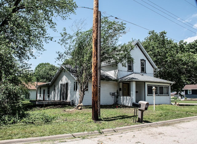 808 Franklin Ave, Wabasha, MN 55981 - view of front of home with a front yard