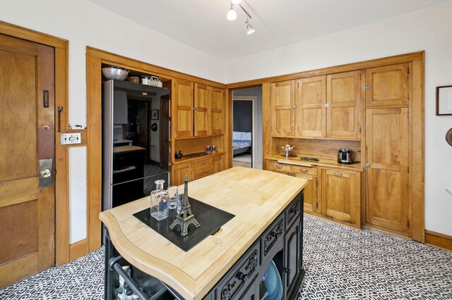 2518 Blaisdell Ave S Unit 1, Minneapolis, MN 55404 - kitchen featuring butcher block counters, a kitchen island, and brown cabinetry