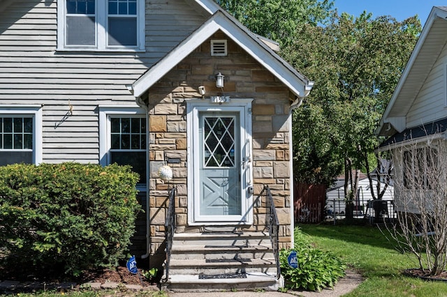 1195 Minnehaha Ave E, Saint Paul, MN 55106 - entrance to property with stone siding