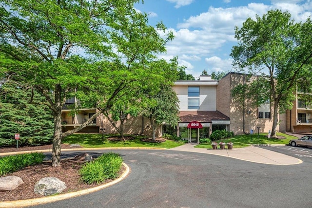 5645 Green Circle Dr Unit 210, Minnetonka, MN 55343 - obstructed view of property featuring uncovered parking