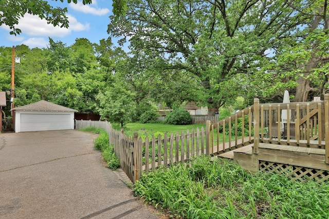 1807 Minnehaha Ave W, Saint Paul, MN 55104 - view of yard featuring a garage and an outdoor structure