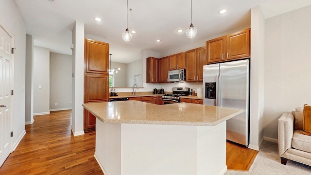 8102 Oakview Ln N Unit 39, Maple Grove, MN 55369 - kitchen with appliances with stainless steel finishes, a sink, light wood-type flooring, decorative light fixtures, and recessed lighting