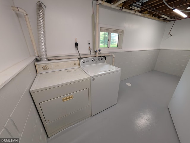 353 44th Ave NW, Powers Twp, MN 56435 - laundry room featuring separate washer and dryer