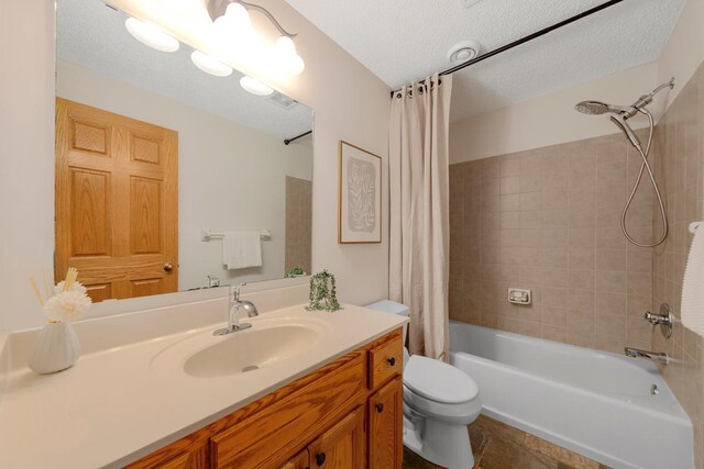 1900 Legacy Dr, Faribault, MN 55021 - bathroom with shower / tub combo, vanity, and toilet