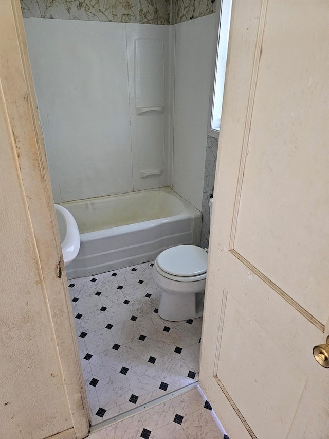 213 Harrison Ave N, Mentor, MN 56736 - full bathroom featuring toilet and shower / tub combination