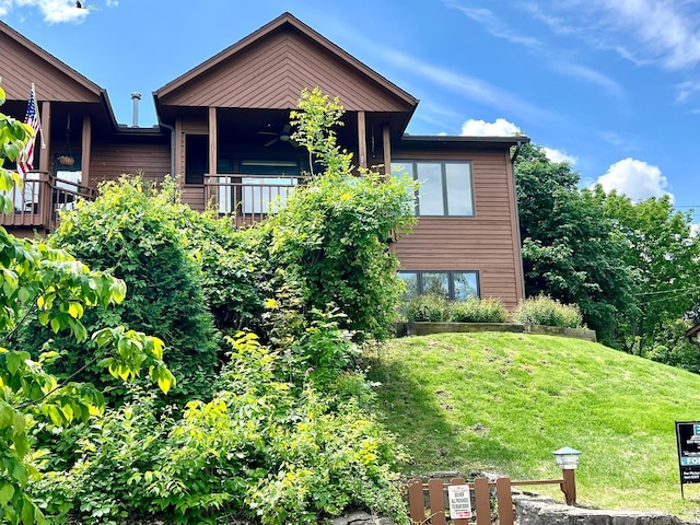 1319 3rd St, Red Wing, MN 55066 - back of house featuring a yard