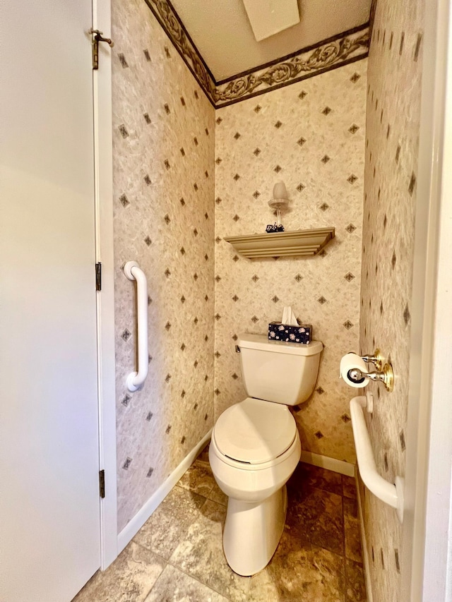1319 3rd St, Red Wing, MN 55066 - bathroom featuring baseboards, toilet, and wallpapered walls