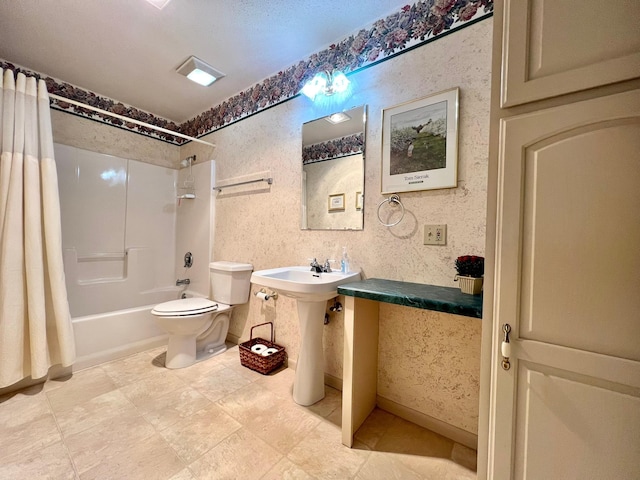 1319 3rd St, Red Wing, MN 55066 - bathroom with shower / tub combo, toilet, and a sink