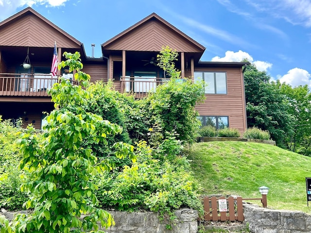 1319 3rd St, Red Wing, MN 55066 - view of front of house with a front lawn and ceiling fan