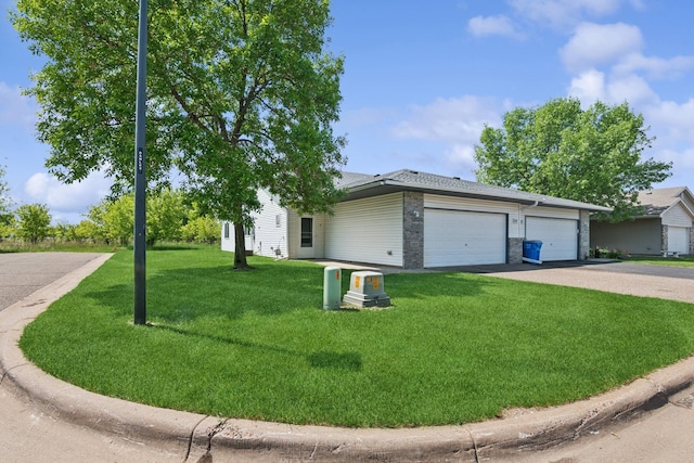 185 21st Ave SW, Cambridge, MN 55008 - view of front of house with a front lawn, concrete driveway, and an attached garage