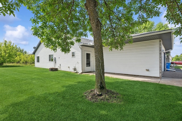 185 21st Ave SW, Cambridge, MN 55008 - rear view of property with a lawn
