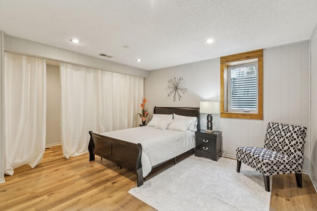 5929 Oxford St N, Shoreview, MN 55126 - bedroom featuring wood finished floors, recessed lighting, and a textured ceiling