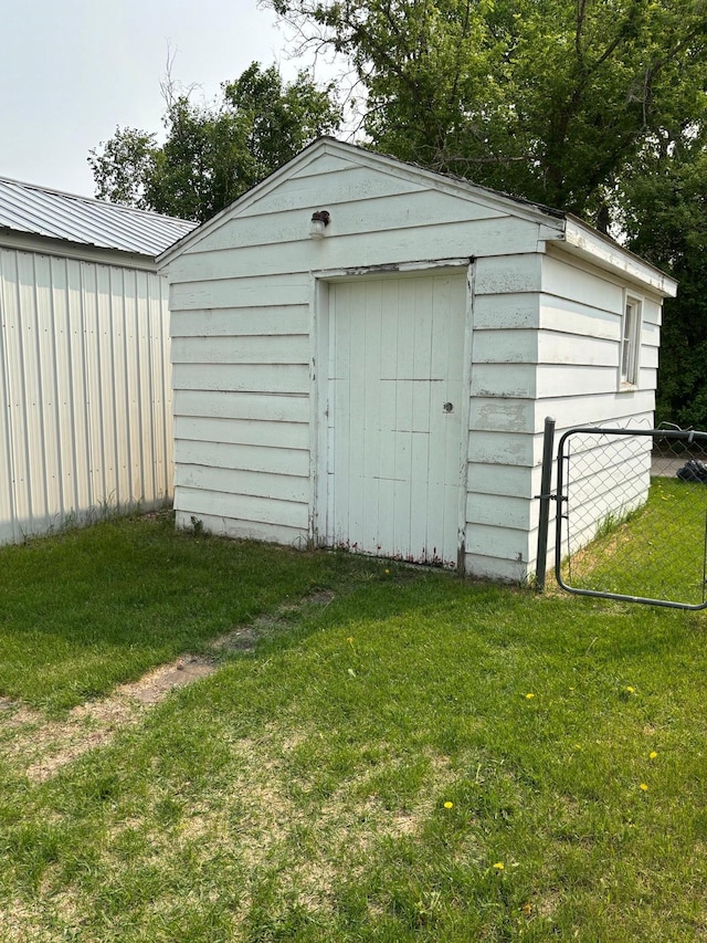 912 Arnold Ave N, Thief River Falls, MN 56701 - view of shed