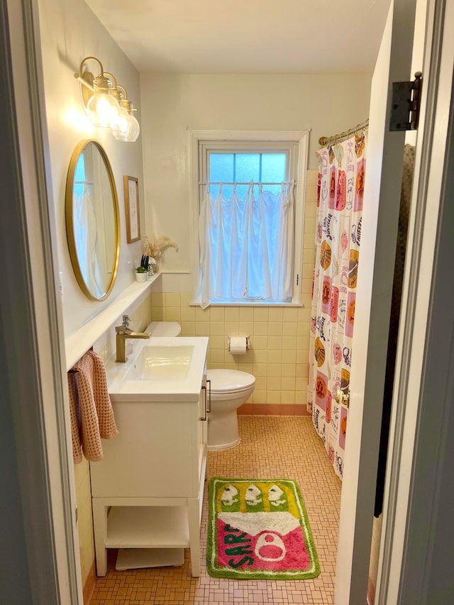 4901 Bryant Ave S, Minneapolis, MN 55419 - full bathroom featuring toilet, vanity, tile patterned flooring, tile walls, and a shower with shower curtain