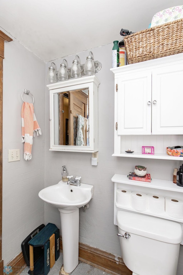 108 6th Ave N, Fargo, ND 58102 - bathroom with toilet