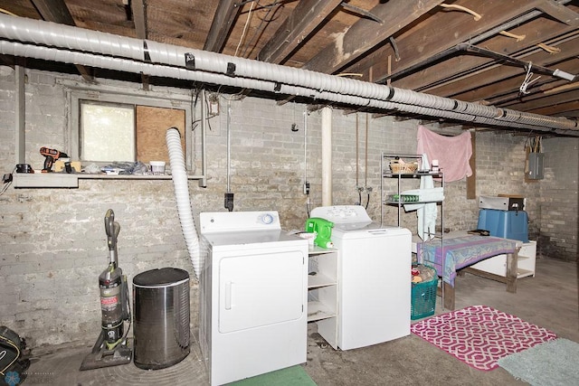 108 6th Ave N, Fargo, ND 58102 - laundry area with independent washer and dryer and electric panel