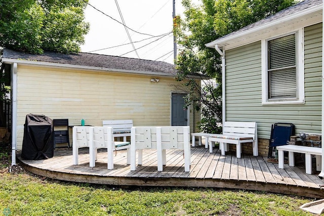 108 6th Ave N, Fargo, ND 58102 - wooden terrace with a grill