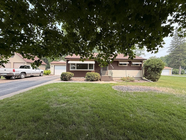 1620 4th St, Montevideo, MN 56265 - single story home featuring a front lawn and a garage