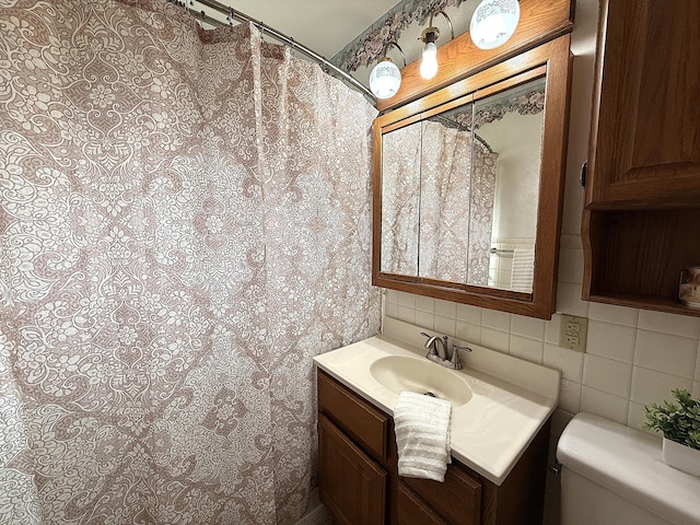 1620 4th St, Montevideo, MN 56265 - full bathroom with vanity, tile walls, backsplash, and toilet
