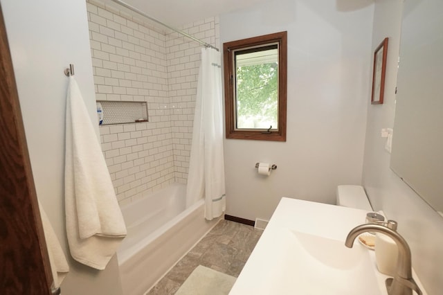2805 12th Ave NW, Willmar, MN 56201 - bathroom with shower / bathtub combination with curtain, toilet, vanity, and baseboards