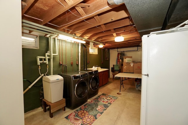 2805 12th Ave NW, Willmar, MN 56201 - washroom featuring washer and clothes dryer