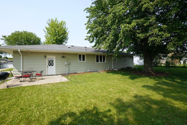 2805 12th Ave NW, Willmar, MN 56201 - rear view of house featuring a patio and a yard