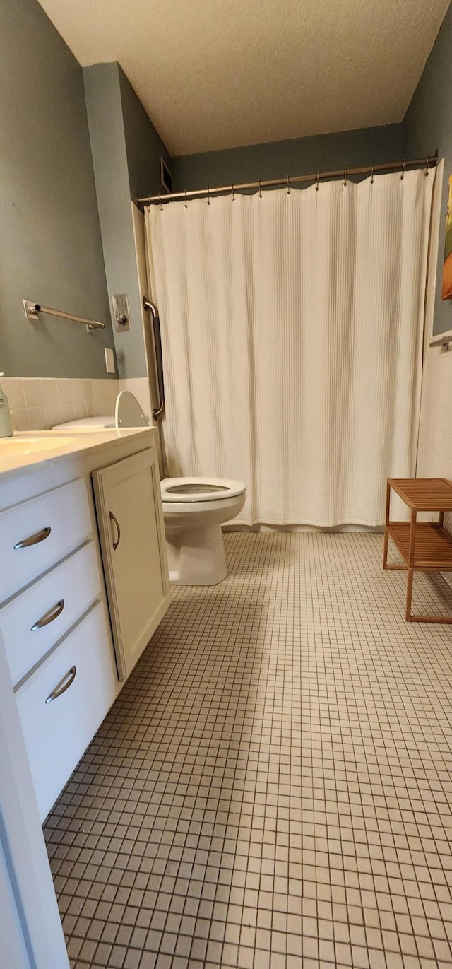 6615 Lake Shore Dr S Unit 717, Richfield, MN 55423 - bathroom featuring vanity and tile patterned floors