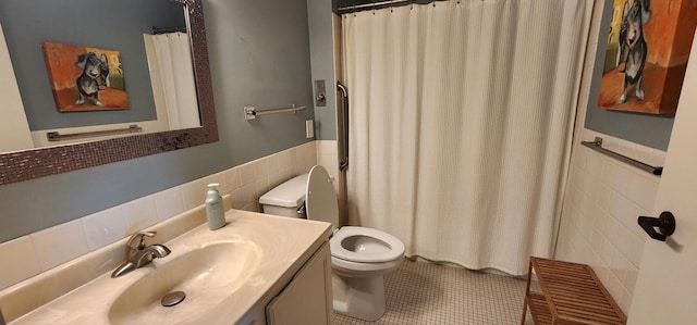 6615 Lake Shore Dr S Unit 717, Richfield, MN 55423 - full bath with tile walls, vanity, wainscoting, a shower with shower curtain, and tile patterned flooring