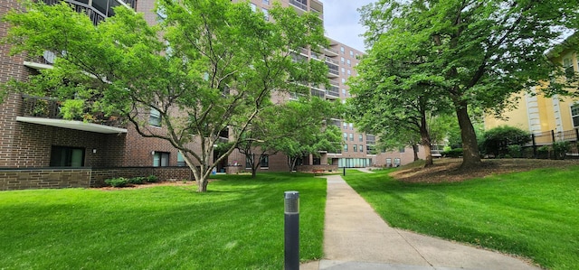6615 Lake Shore Dr S Unit 717, Richfield, MN 55423 - view of community with a lawn