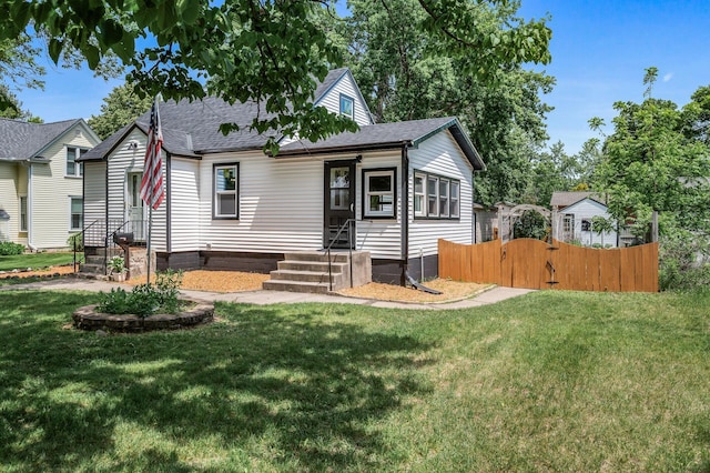 404 8th Ave S, Princeton, MN 55371 - view of front facade featuring a gate, roof with shingles, and crawl space