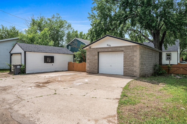 404 8th Ave S, Princeton, MN 55371 - view of front facade with an outdoor structure, concrete driveway, and a garage