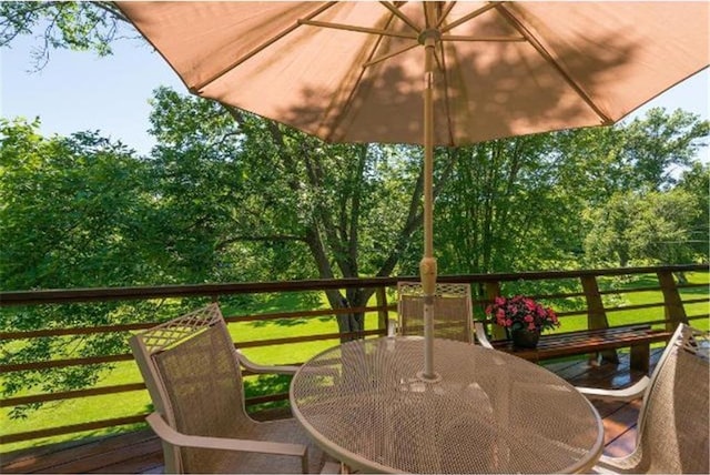 5157 Abercrombie Dr, Edina, MN 55439 - deck with outdoor dining area
