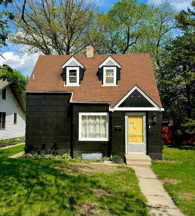 310 Saint Paul Ave S, Thief River Falls, MN 56701 - cape cod house with a front lawn and a chimney