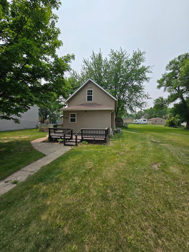 25 Morgan St, Tracy, MN 56175 - view of front of home featuring a wooden deck and a front yard