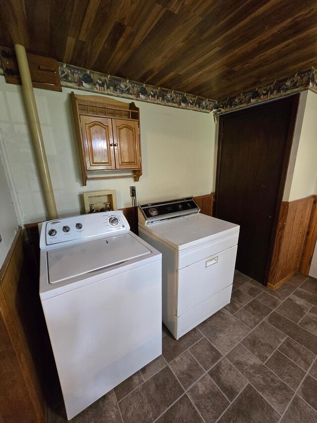 25 Morgan St, Tracy, MN 56175 - laundry area featuring washing machine and clothes dryer and wood ceiling