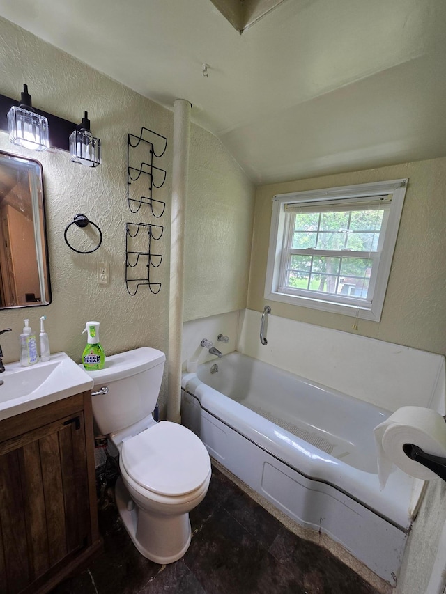 25 Morgan St, Tracy, MN 56175 - bathroom featuring a textured wall, a garden tub, vanity, vaulted ceiling, and toilet