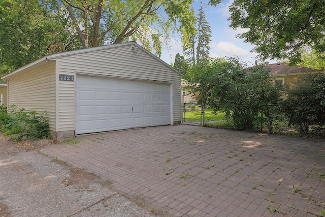 4124 14th Ave S, Minneapolis, MN 55407 - detached garage with a gate