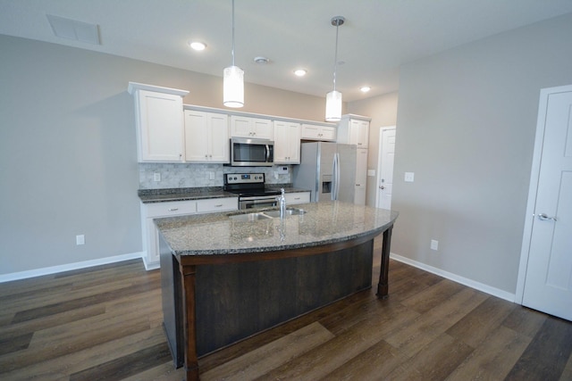 5656 Harvest Moon Blvd NW, Rochester, MN 55901 - kitchen featuring stainless steel appliances, a center island with sink, dark wood finished floors, baseboards, and recessed lighting