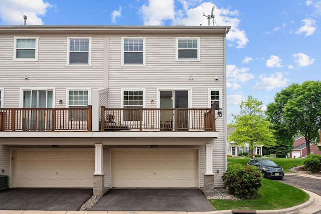 2099 Clover Ridge Dr, Chaska, MN 55318 - back of house with asphalt driveway and an attached garage