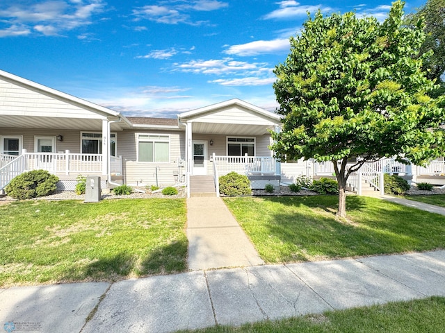816 3rd St N Unit 816, Fargo, ND 58102 - view of front of home featuring a porch and a front yard