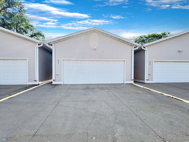 816 3rd St N Unit 816, Fargo, ND 58102 - view of garage